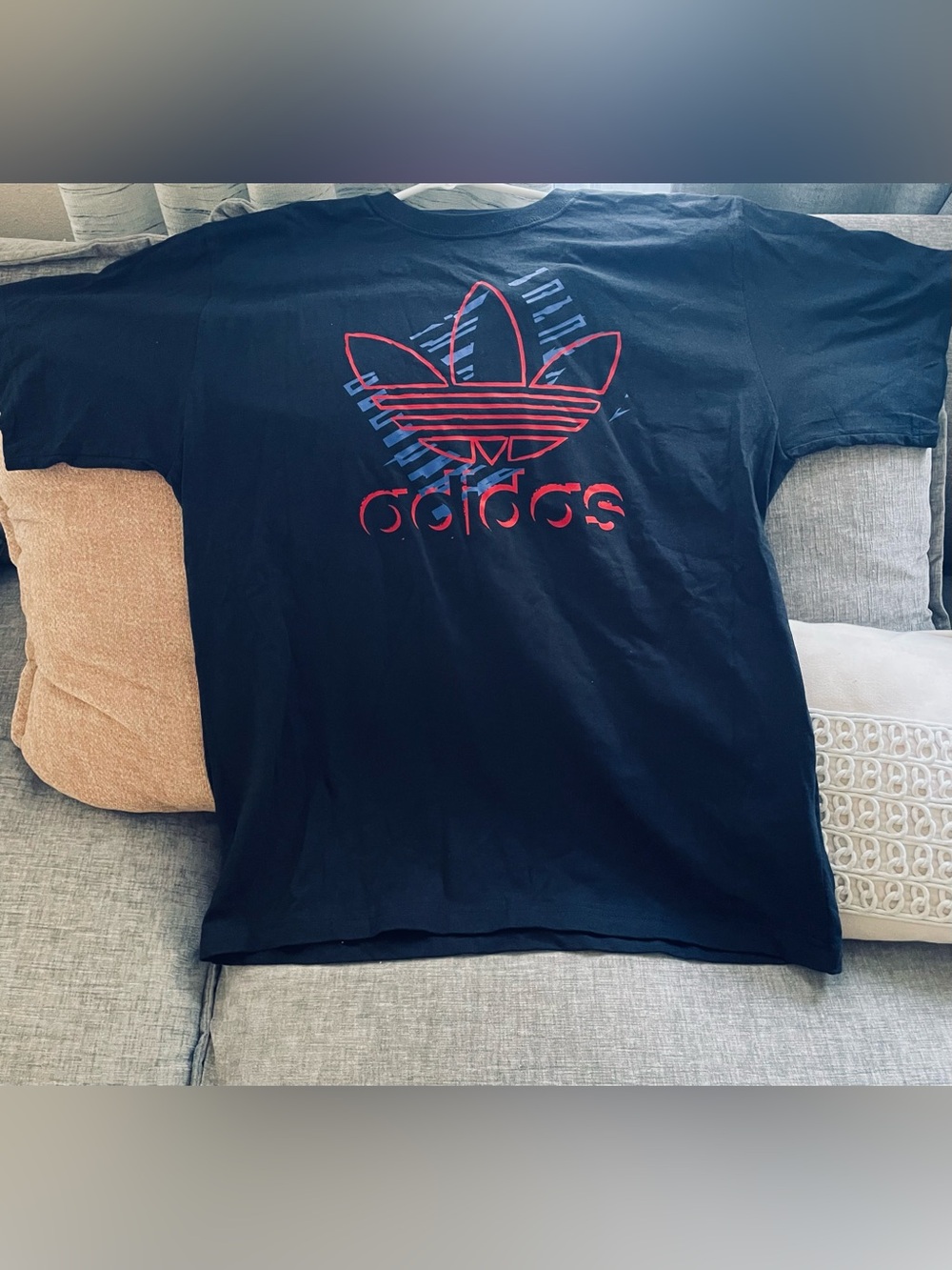 NWT ADIDAS Originals OG Sketch Trefoil
Graphic T-Shirt in black. Sz lg